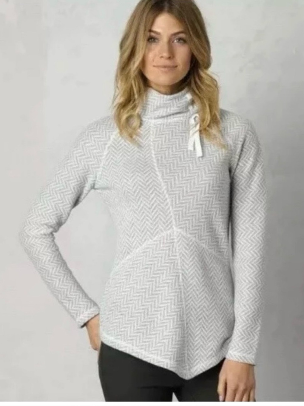 EUC prAna Mattea Sweater Women Medium Gray Herringbone Wool Blend Funnel Neck